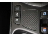 『EVモード』はモーターのみで走行しガソリンを消費しないハイブリッド車ならではの環境にも優しい走行です。