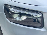 ●LEDヘッドライト:夜間走行時も良好な視界を確保し安心して運転できる高輝度LEDヘッドライトを装備!点灯速度が早く、消費電力も抑えられています。