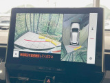 【パノラミックビューモニター】専用のカメラにより、上から見下ろしたような視点で360度クルマの周囲を確認することができます☆死角部分も確認しやすく、狭い場所での切り返しや駐車もスムーズに行えます。