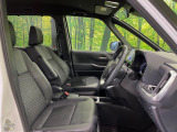 運転席シート廻りは使用感も少なく、良好な状態となっています。前オーナー様が丁寧に使っていたことがよくわかりますね。