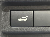 【パワーバックドア】スマートキーや運転席のボタンを押すだけでリアゲートが自動で開閉します!荷物を持っている時や、高い位置にあるバックドアを閉める際に便利な機能です♪