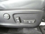 運転席電動シートは、シートポジションを細かく調整できるので長時間の運転もリラックスできますね。
