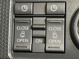 【両側パワースライドドア】スマートキーや運転席のスイッチで後席両側スライドドアの開閉が可能♪電動だから力を入れてドアを開ける必要が無く、小さなお子様でも簡単に開け閉めでき快適です♪