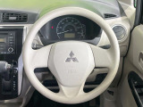 インテリアに合わせたデザインのステアリングは、運転される方のことも考え、運転しやすい形状、大きさです。是非一度、実際に触ってお確かめください。