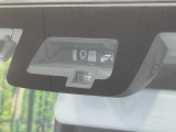 【スズキ セーフティサポート】走行中に前方の車両等を認識し、衝突しそうな時は警報とブレーキで衝突回避と被害軽減をアシスト。より安全にドライブをお楽しみいただけます。