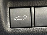 【パワーバックドア】スマートキーや運転席のボタンを押すだけでリアゲートが自動で開閉します!荷物を持っている時や、高い位置にあるバックドアを閉める際に便利な機能です♪