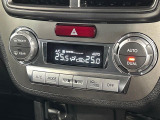 【左右独立型フルオートエアコン】運転席と助手席でそれぞれお好みの温度に設定可能。同乗者にも配慮した、快適な空調をお届け致します。