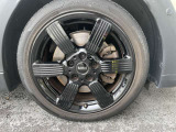 タイヤサイズは215/45R17です