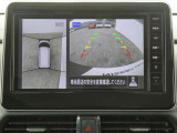 全周囲カメラで、クルマを上空から見下ろしているかのような映像を映し出します。周囲の状況がひと目でわかります!