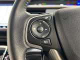 ハンドルにオーディオの操作スイッチが装備されています。視線を前方から外さずハンドルから手を離さずに操作できるのでとっても安全ですね。