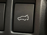 【パワーバックドア】スマートキーや運転席のボタンを押すだけでリアゲートが自動で開閉します!荷物を持っている時や、高い位置にあるバックドアを閉める際に便利な機能です♪