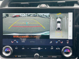 【パノラミックビューモニター】クルマを真上から見下ろした視点で駐車をサポートします!クルマの斜め後ろや真横など、いち早く障害物に気が付くことができます。