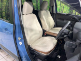 運転席まわりには十分なスペースがあり、大柄な方でもゆったり運転していただける環境です。
