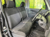 運転席まわりには十分なスペースがあり、大柄な方でもゆったり運転していただける環境です。
