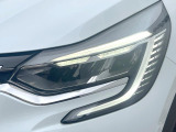 ●LEDヘッドライト:夜間走行時も良好な視界を確保し安心して運転できる高輝度LEDヘッドライトを装備!点灯速度が早く、消費電力も抑えられています。