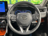 【純正革巻きステアリング】上質な革を使用することで、手にしっかり馴染みとても運転しやすいハンドルです♪