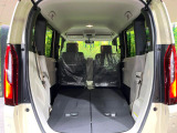 普段のお買い物や通勤、送迎等に十分な荷室スペースを確保しております。セカンドシートを倒すと、大きな荷物の積載も可能です♪