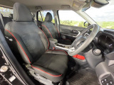 運転席まわりには十分なスペースがあり、大柄な方でもゆったり運転していただける環境です。
