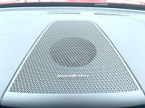 【harman kardon】ハーマンカードンのHi-Fiスペシャリストと共に、モデル別に開発・設計された専用チューニングが臨場感溢れる音響空間を実現しています。