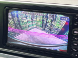 【バックカメラ】駐車時に後方がリアルタイム映像で確認できます。大型商業施設や立体駐車場での駐車時や、夜間のバック時に大活躍!運転スキルに関わらず、今や必須となった装備のひとつです!