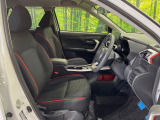 運転席シート廻りは使用感も少なく、良好な状態となっています。前オーナー様が丁寧に使っていたことがよくわかりますね。