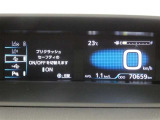 走行に関する各種情報などを表示します。操作スイッチで各システムの設定も変更できます。