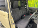 運転席シート廻りは使用感も少なく、良好な状態となっています。前オーナー様が丁寧に使っていたことがよくわかりますね。