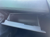 【グローブボックス】大容量のグローブボックスです!!車検証ケース他、日頃使う小物類の収納スペースもたくさんあります!