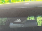【ホンダセンシング】走行中に前方の車両等を認識し、衝突しそうな時は警報とブレーキで衝突回避と被害軽減をアシスト。より安全にドライブをお楽しみいただけます。