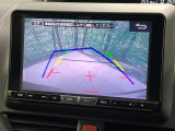 【バックカメラ】駐車時に後方がリアルタイム映像で確認できます。大型商業施設や立体駐車場での駐車時や、夜間のバック時に大活躍!運転スキルに関わらず、今や必須となった装備のひとつです!