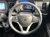 インテリアに合わせたデザインのステアリングは、運転される方のことも考え、運転しやすい形状、大きさです。是非一度、実際に触ってお確かめください。