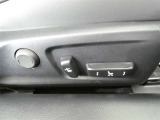 運転席パワーシート搭載。微妙な調整が手軽にでき、ピッタリのポジションで運転することが可能です。