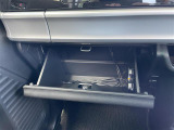 【グローブボックス】大容量のグローブボックスです!!車検証ケース他、日頃使う小物類の収納スペースもたくさんあります!
