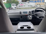 広々運転席回り