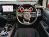 視界が良く操作しやすい運転席 様々なスイッチ類が安全と快適をお届けいたします。
