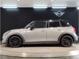 気密性の高いMINIは外観のかわいらしさとは裏腹に、外の雑音を遮り、高級感のある快適なドライブをお楽しみいただけます。