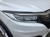 シャープなデザインの明るくて長寿命のLEDヘッドライト採用
