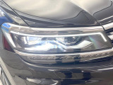 ●LEDヘッドライト:夜間走行時も良好な視界を確保し安心して運転できる高輝度LEDヘッドライトを装備!点灯速度が早く、消費電力も抑えられています。
