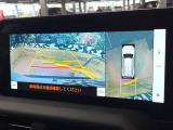 【パノラミックビューモニター】専用のカメラにより、上から見下ろしたような視点で360度クルマの周囲を確認することができます☆死角部分も確認しやすく、狭い場所での切り返しや駐車もスムーズに行えます。