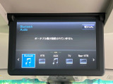 【フリップダウンモニター】大画面モニターで後席でもエンタメをお楽しみいただけます。小さなお子様にも大人気の装備です♪