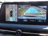 EV専用NissanConnectナビゲーションシステム搭載!12.3インチワイドディスプレイは、スワイプ操作が可能です。プロパイロットパーキングやアラモニにも連動。2つのディスプレイはつねにシームレスにつながります。