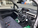 高いホールド性で運転姿勢が安定します。長距離ドライブでも疲れにくいのが魅力です。快適なドライビングライフをお送りください♪