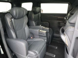 リアシートも厚く、長時間の移動もらくらくです!車種によってはラゲージスペースやトランクへのアクセスも可能!乗り心地・使い勝手共に充実です!!