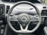 インテリアに合わせたデザインのステアリングは、運転される方のことも考え、運転しやすい形状、大きさです。是非一度、実際に触ってお確かめください。