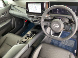 アダプティブタイプのオートクルーズです。車線中央付近を走行するようにステアリングを制御し、運転者のハンドル操作を支援します。