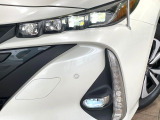 【LEDヘッドライト】悪天候や夜間走行時も良好な視界を確保し安心して運転できる高輝度LEDヘッドライトを装備!点灯速度が早く、消費電力も抑えられています。