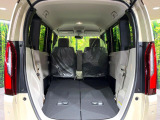 普段のお買い物や通勤、送迎等に十分な荷室スペースを確保しております。セカンドシートを倒すと、大きな荷物の積載も可能です♪