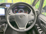 【純正革巻きステアリング】上質な革を使用することで、手にしっかり馴染みとても運転しやすいハンドルです♪