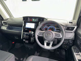 運転席まわりです。 各操作スイッチは使いやすい位置に配置されてます。