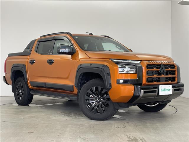 トライトン2.4 GSR ディーゼル 4WD4WD 本革シート